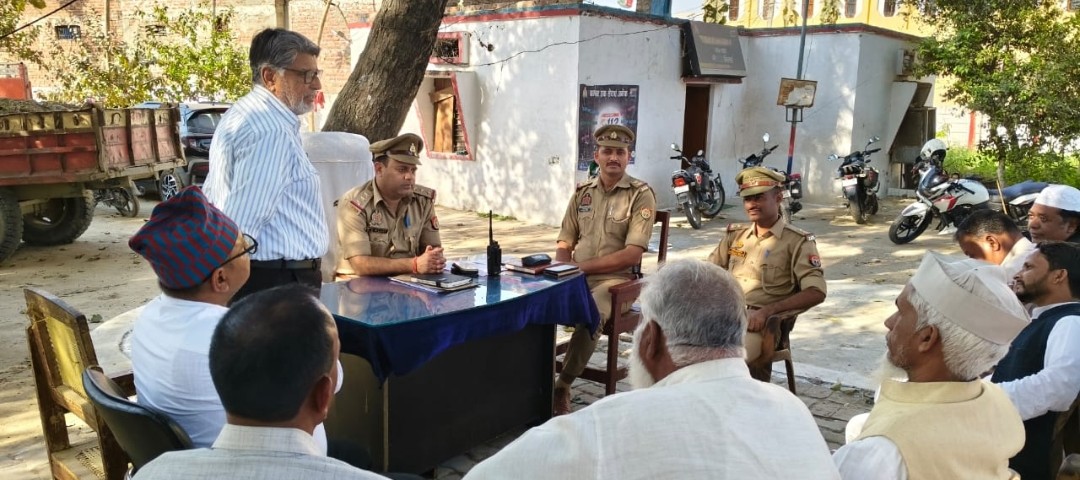 होली व ईद के त्योहार को लेकर हुई जरवल चौकी पर पीस कमेटी की मीटिंग लोगो ने अपने विचार भी इंसपेक्टर से किए साझा