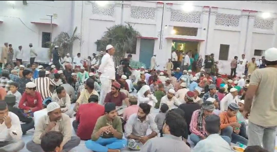 नगर पालिका अध्यक्ष ने साबरा पैलेस में कराया रोजा इफ्तार