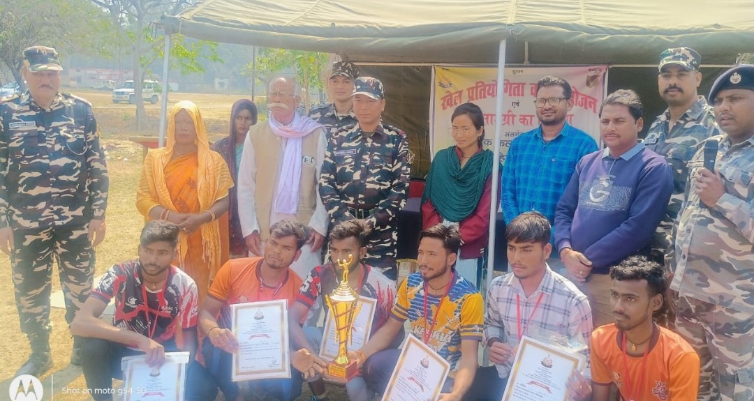 70वीं वहिनी, सशस्त्र सीमा बल, लखीमपुर खीरी द्वारा नागरिक कल्याण कार्यक्रम के अंतर्गत स्कूलों  के बच्चों को खेल पुरस्कार वितरीत किए गए