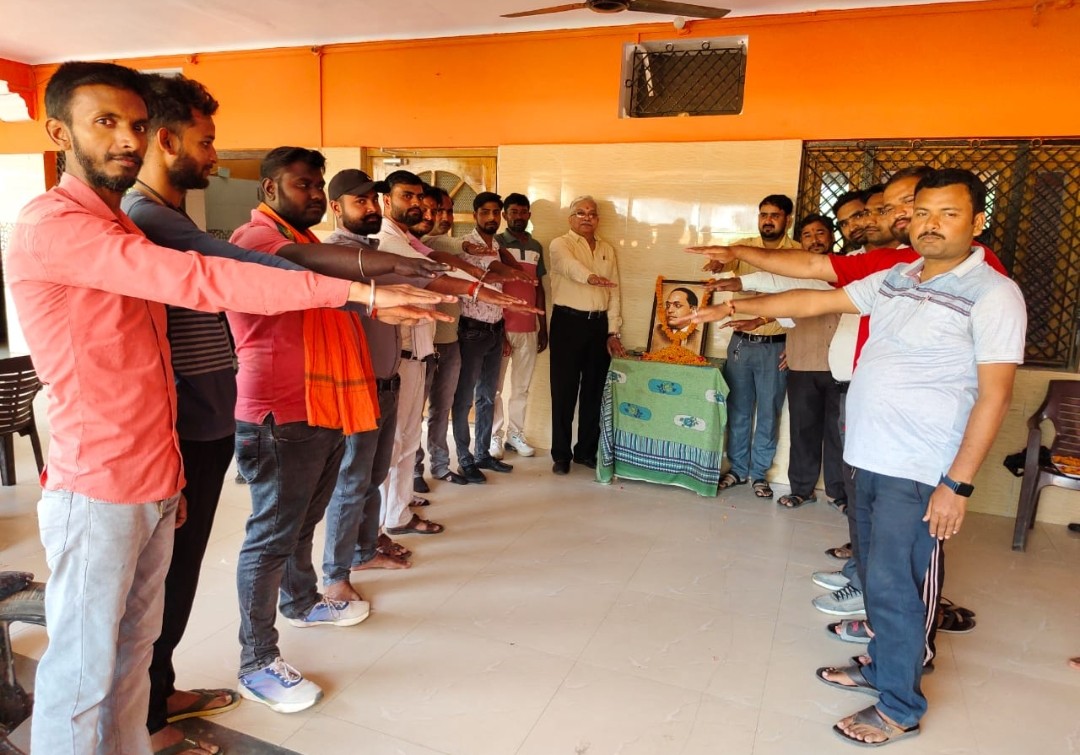 नगर पंचायत कार्यालय में श्रद्धा एवं सम्मान के साथ मनाई गई अंबेडकर जयंती