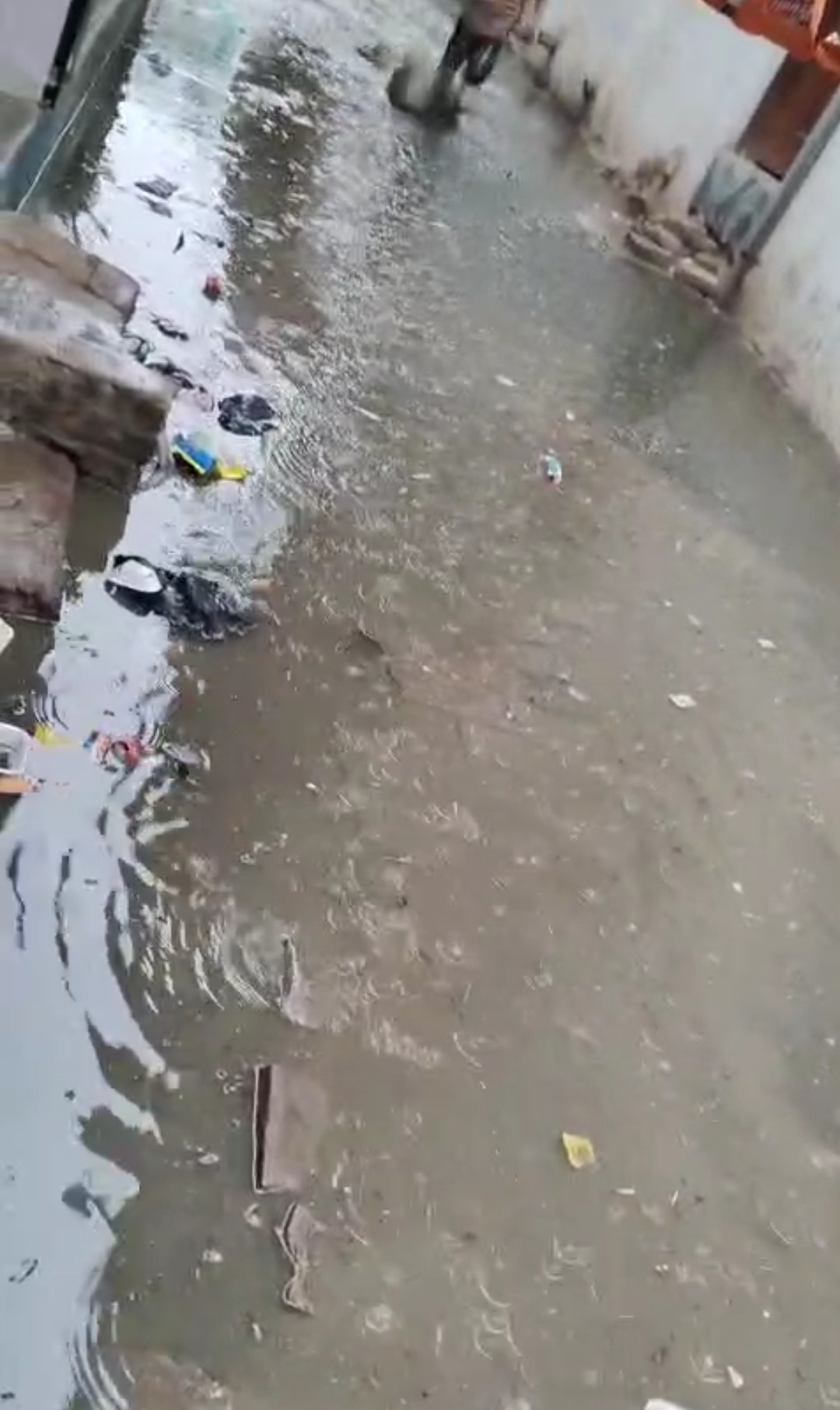 ...अब तो जरवल में किराये का भी जे ई नही कैसे धूमे विकास का चक्का ?