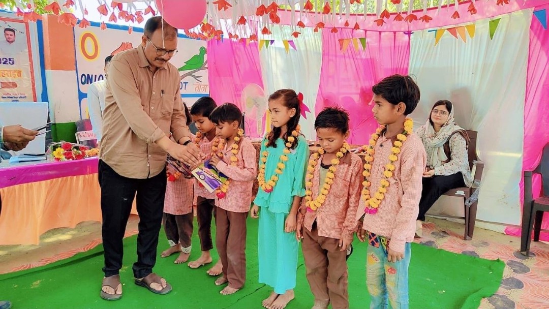 प्राथमिक विद्यालय मरायठी में आयोजित शारदा संगोष्ठी