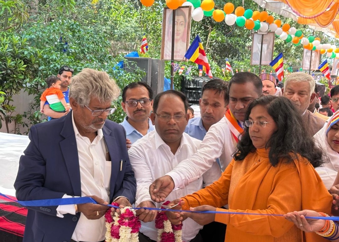 कुछ ताकतें संविधान से छेड़छाड़ करना चाहती हैं- सावधान रहें- सावित्रीबाई फुले