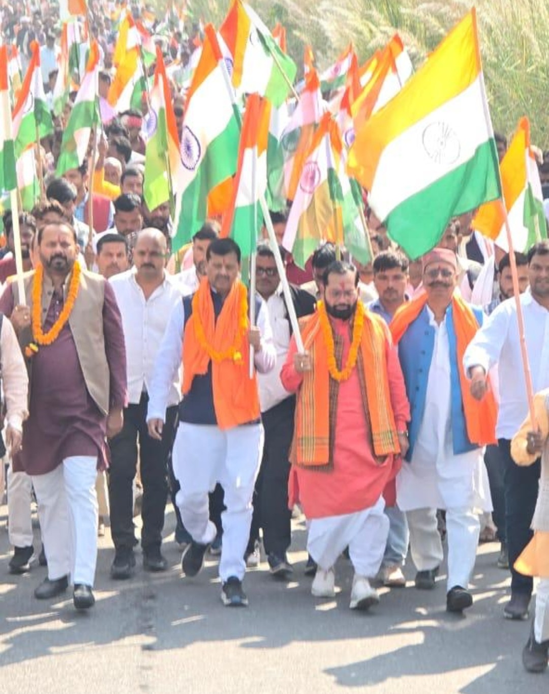 भाजपा ने निकाली आठ किलोमीटर लंबी " एकता यात्रा